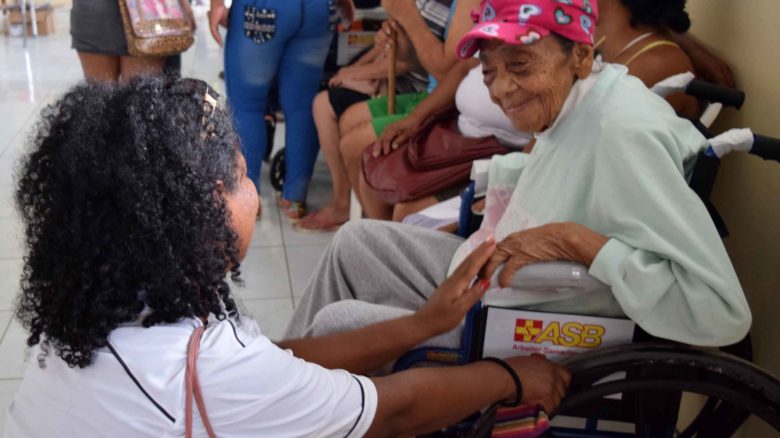 Ayuda de emergencia para personas vulnerables afectadas por el terremoto de Ecuador