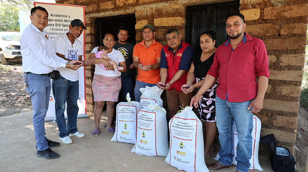 965 familias rurales hondureñas y salvadoreñas reciben asistencia humanitaria para recuperación